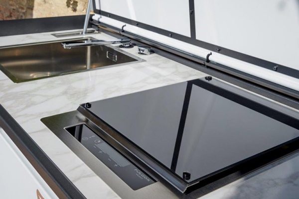 DFN-linear-kitchen-with-manual-hob