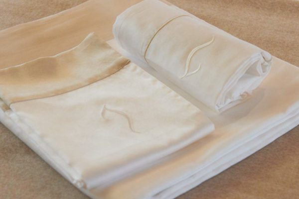 Embroided custom logo – bed linen set
